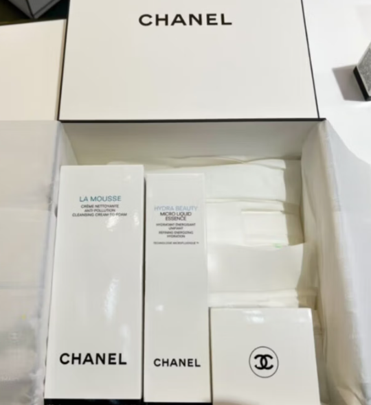 香奈儿（Chanel）一号红山茶花爽肤水精华液面霜